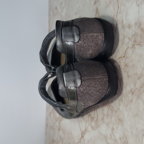 Naot Sylish Metallic Gray Suede Mary Jane Flats Size 39 - Picture 4 of 7
